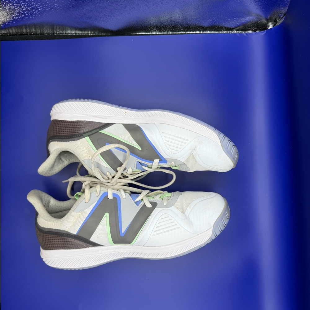 New Balance Women’s Court/Tennis Sneakers Size 9 White Gray Blue Green